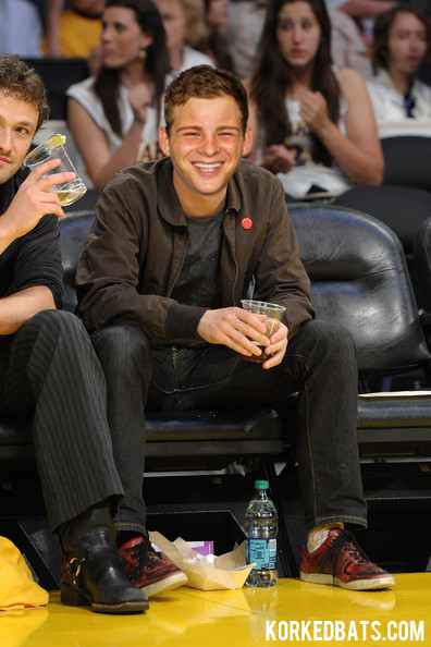 New Lakers Crowd - Jonatahan Lipnicki
