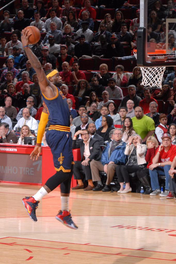 LeBron Dunk