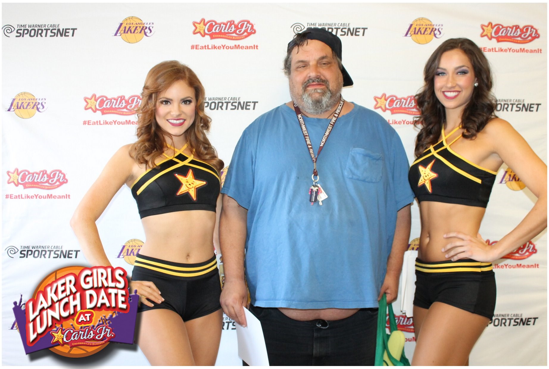 Lakers Girls With Awkward Fans 13